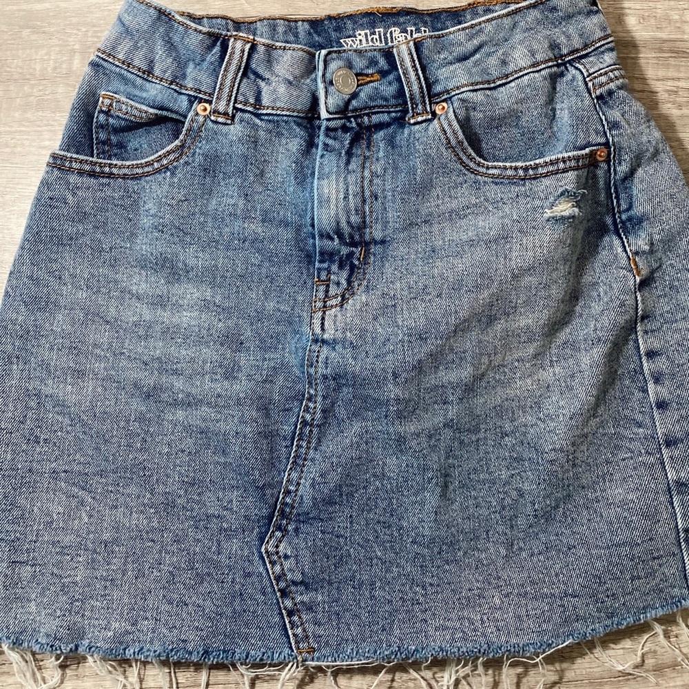 wild fable distressed denim skirt